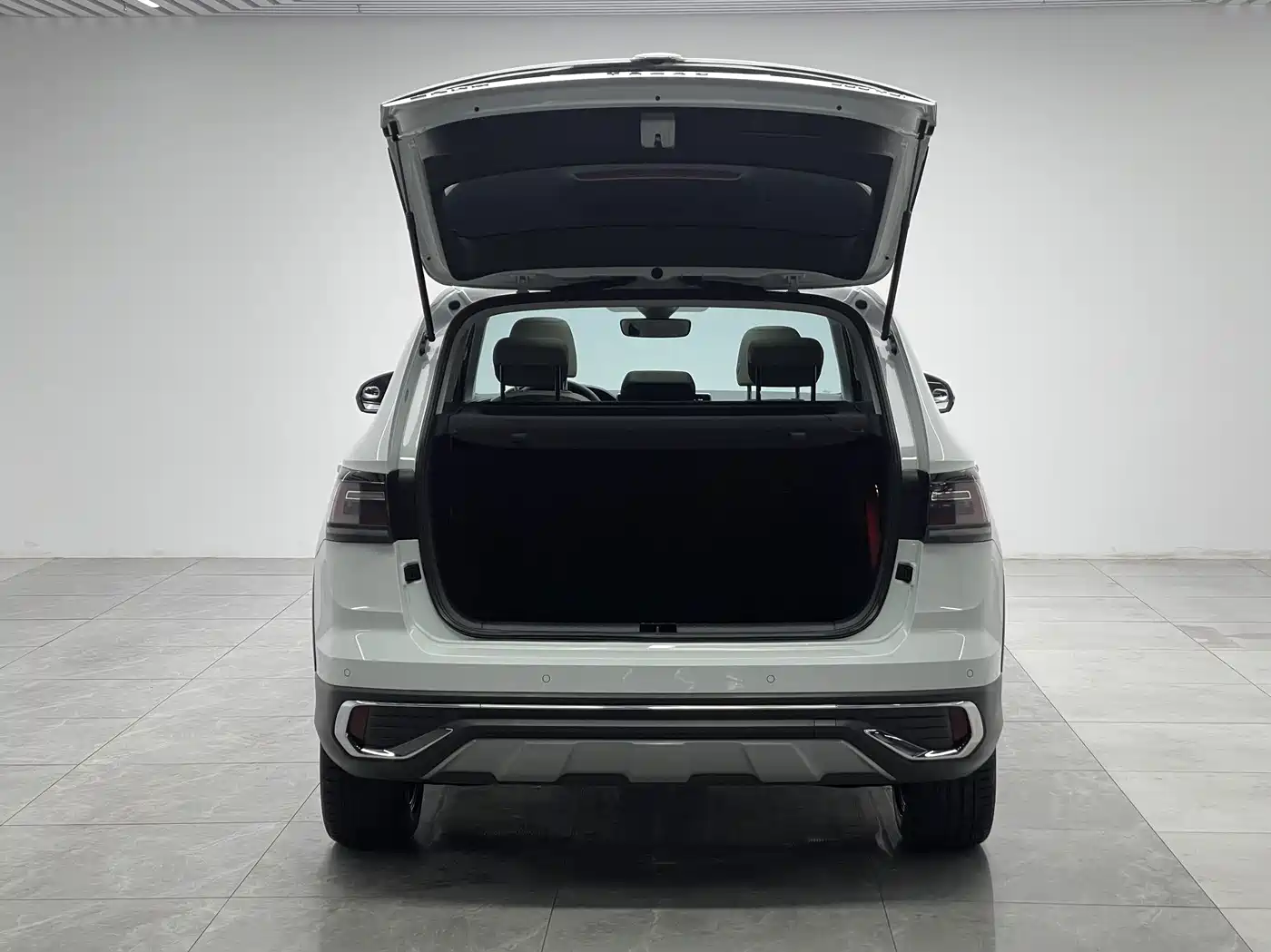 Volkswagen Tharu 2023 300TSI 2WD Full Moon Edition фото 17