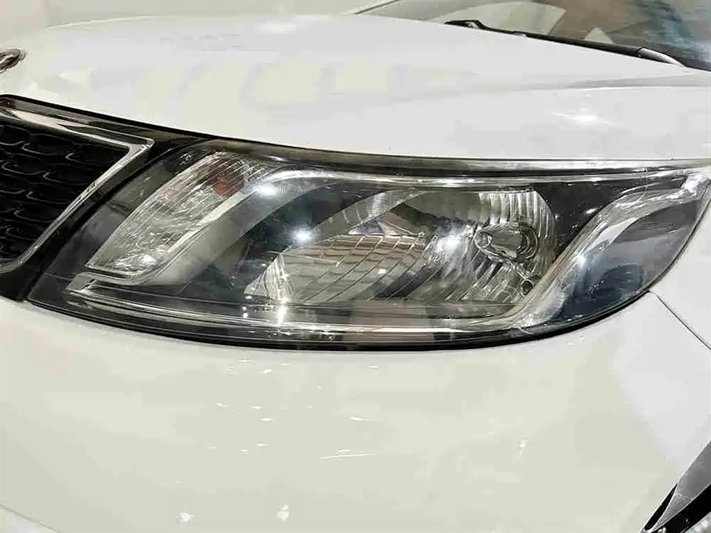 Kia K2 2012 Sedan 1.6L AT Premium Commemorative Edition фото 15