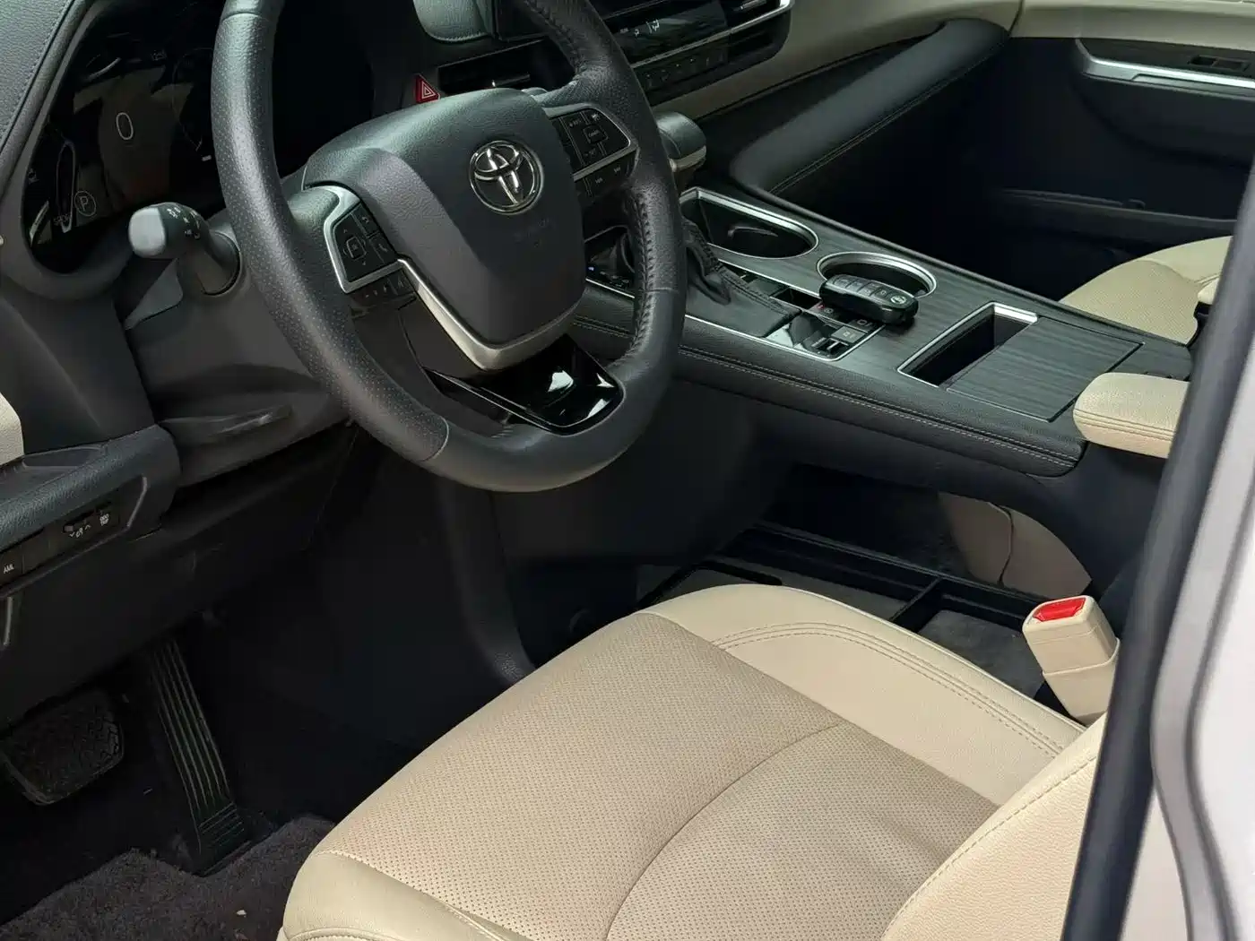 Toyota Sienna 2021 2.5L Hybrid Ultimate Edition фото 4