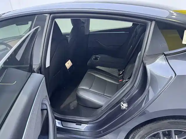 Фото 13 - Tesla Model 3