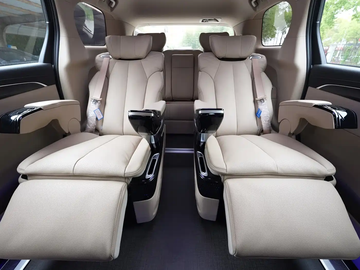 Buick GL8 2025 Land Business Class Comfort DG Edition фото 5