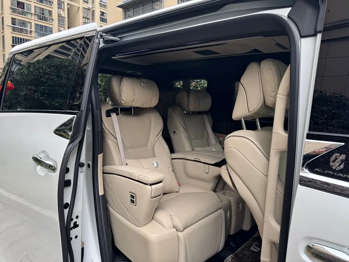 Toyota Alphard 2024 Hybrid 2.5L Ultimate Enjoyment Edition фото 13
