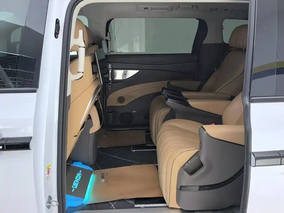 Denza D9 2023 2022 DM-i 970 AWD Flagship