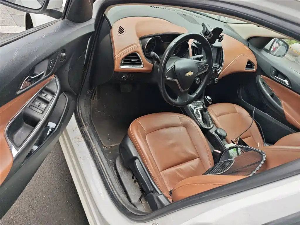Chevrolet Cruze 2016 1.4T DCG Luxury Edition фото 14
