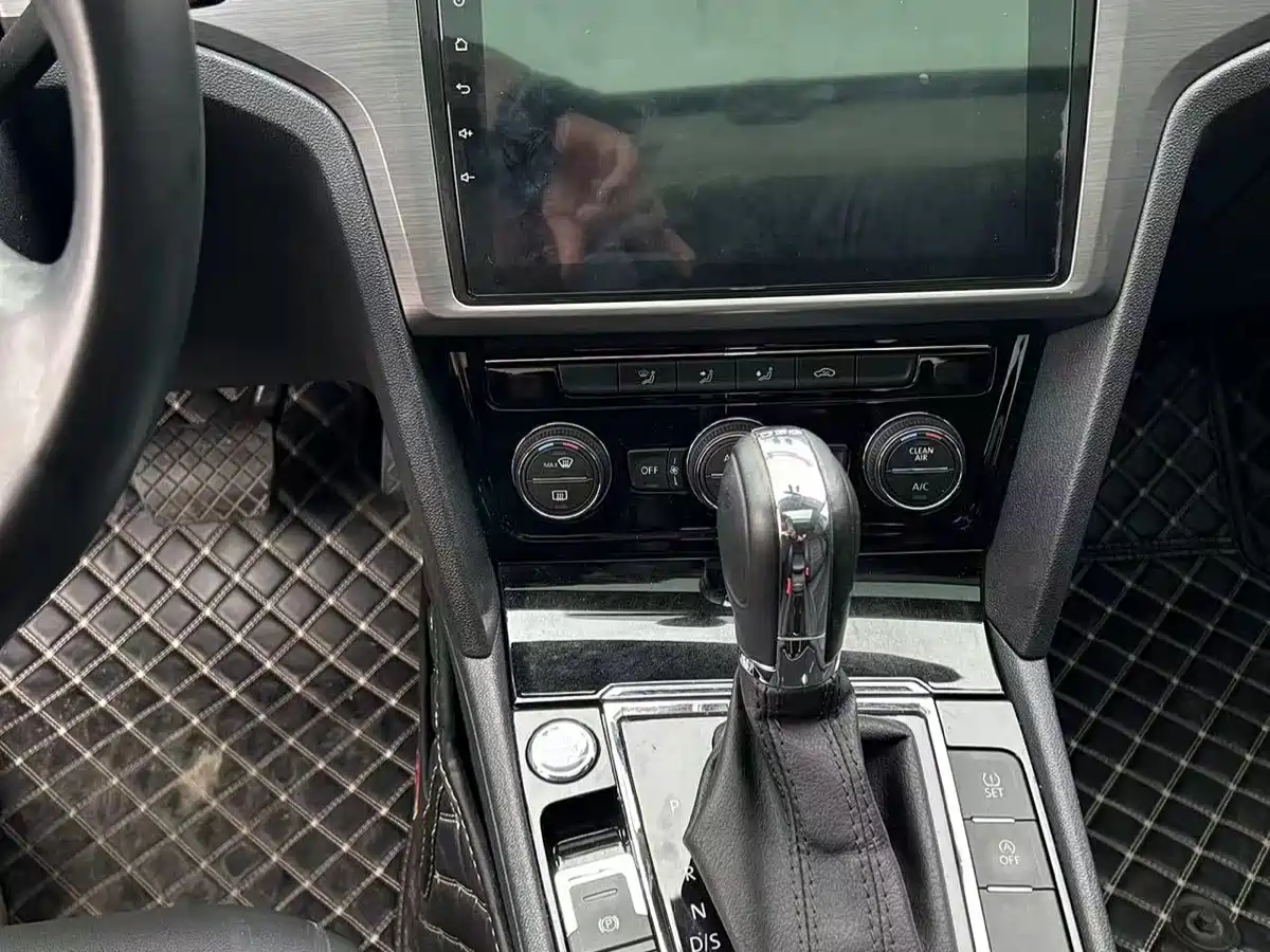 Volkswagen Lamando 2021 280TSI DSG Luxury Phantom Edition фото 8
