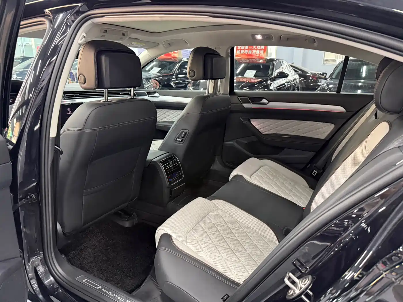Volkswagen Magotan 2024 2 Million Units Public Sharing Edition 330TSI DSG Luxury фото 5