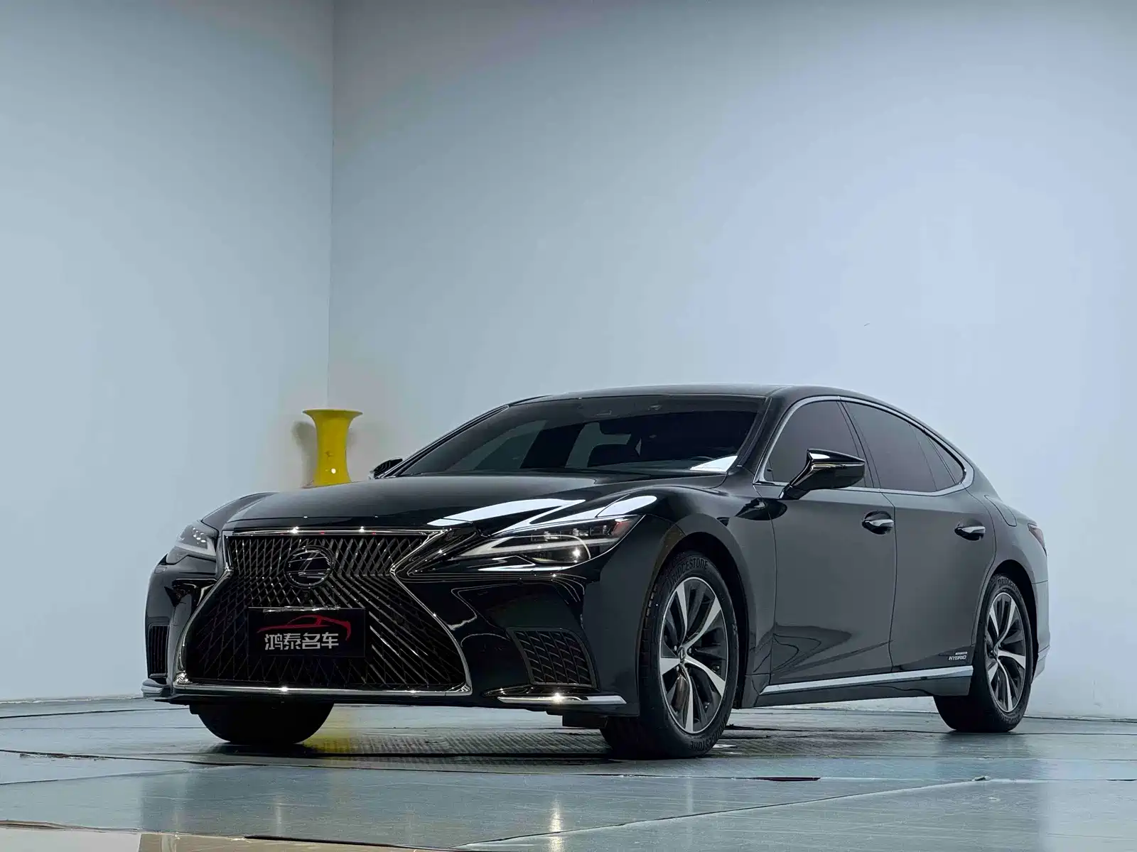 Фото 2 - Lexus LS