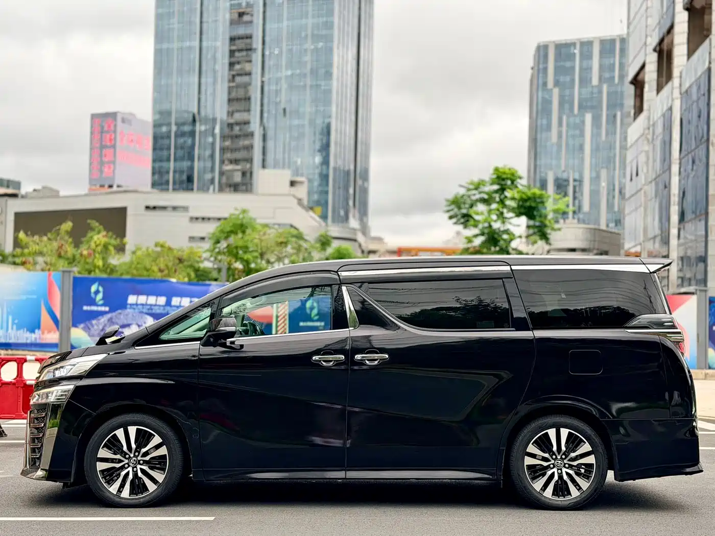 Toyota Vellfire 2019 2019 Hybrid 2.5L HV Luxury Edition