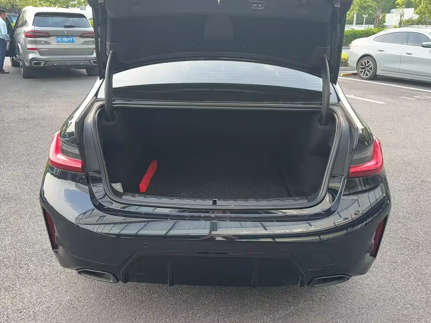 BMW 3 Series 2025 330Li M Sport Night Edition фото 7