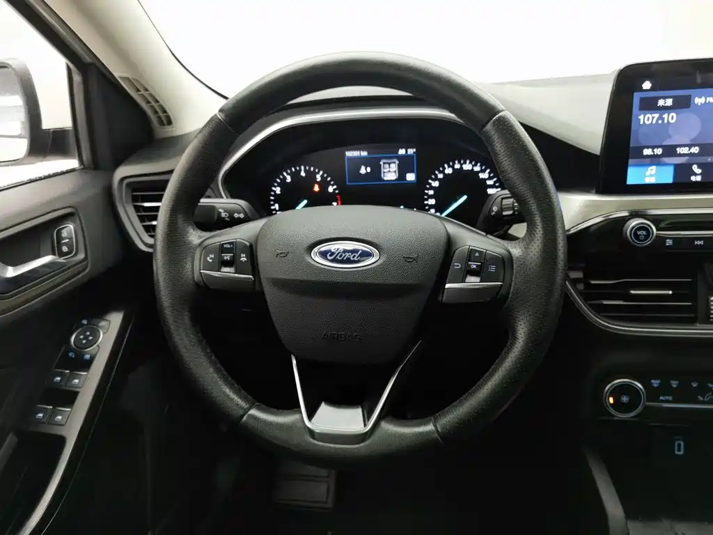 Фото 11 - Ford Focus