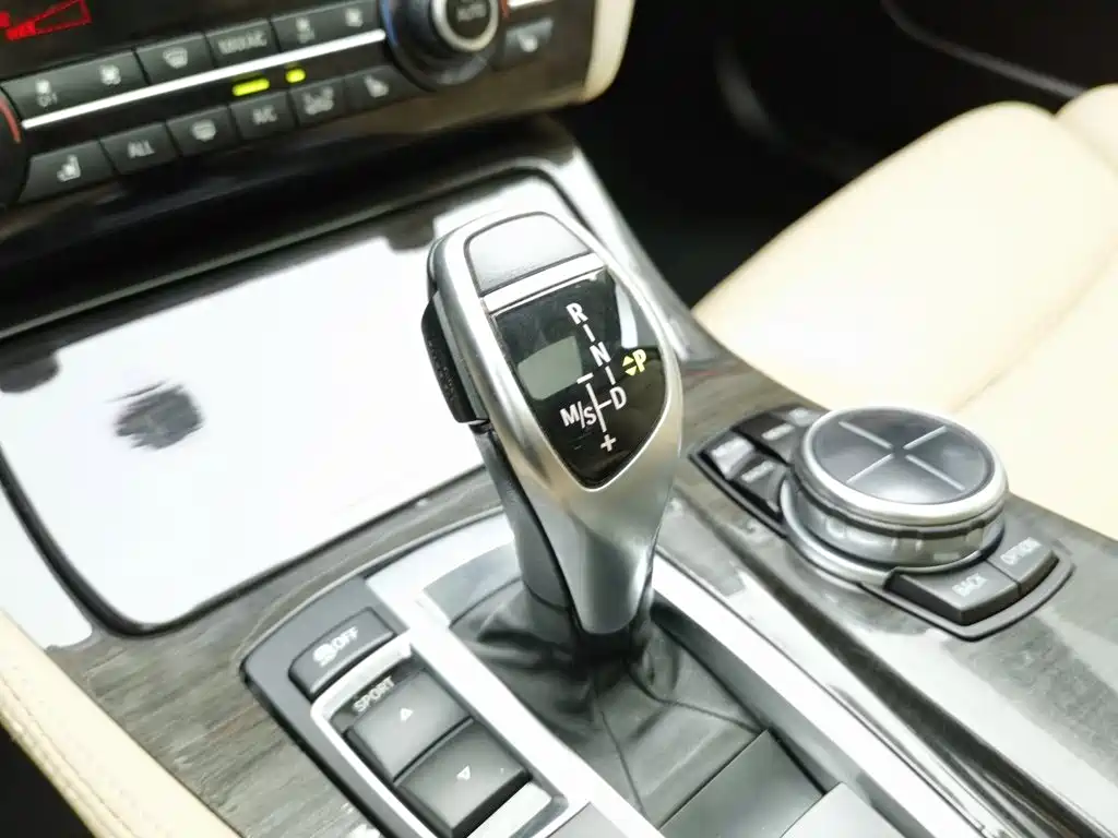 صورة 13 - BMW 5 Series