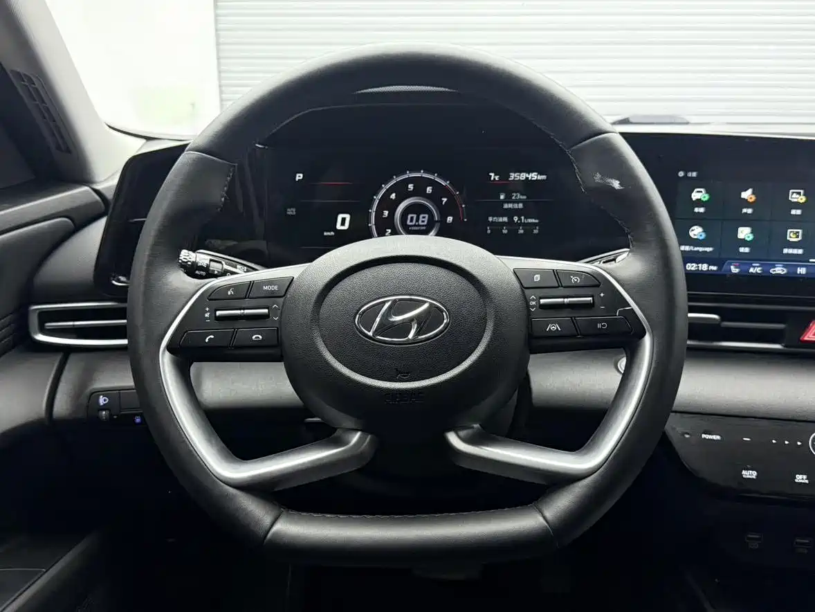 HYUNDAI ELANTRA