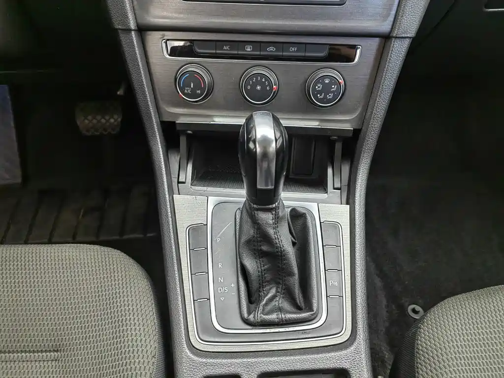 Фото 13 - Volkswagen Golf
