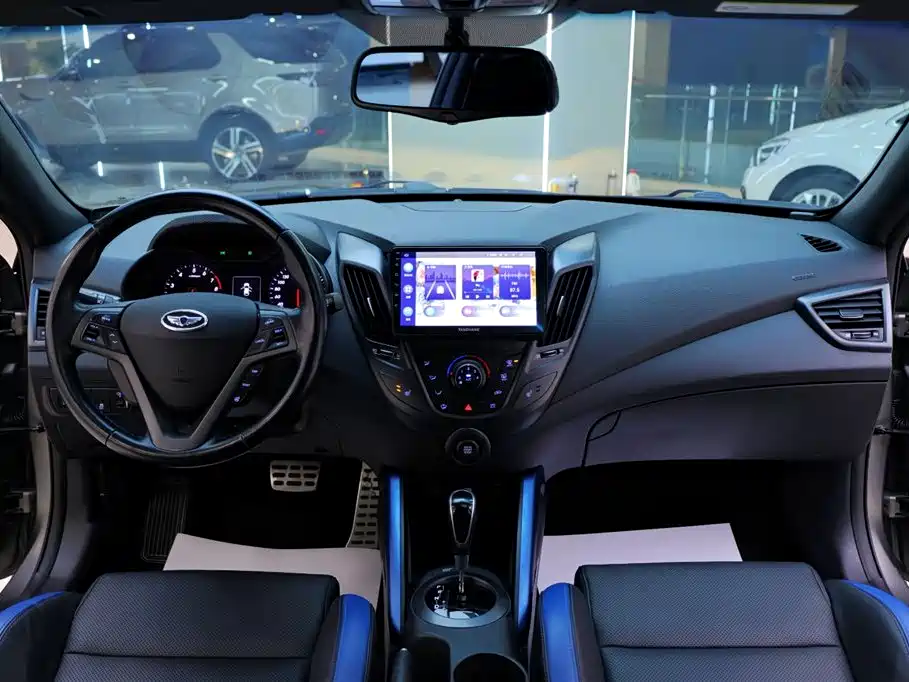 Hyundai Veloster 2015 1.6T Automatic Luxury Edition фото 17