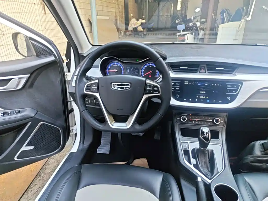 Фото 13 - Geely Vision
