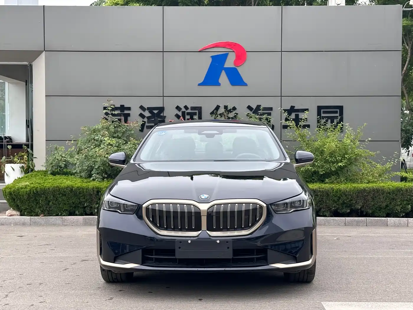 BMW 5 Series 2024 530Li Premium Luxury Package фото 2