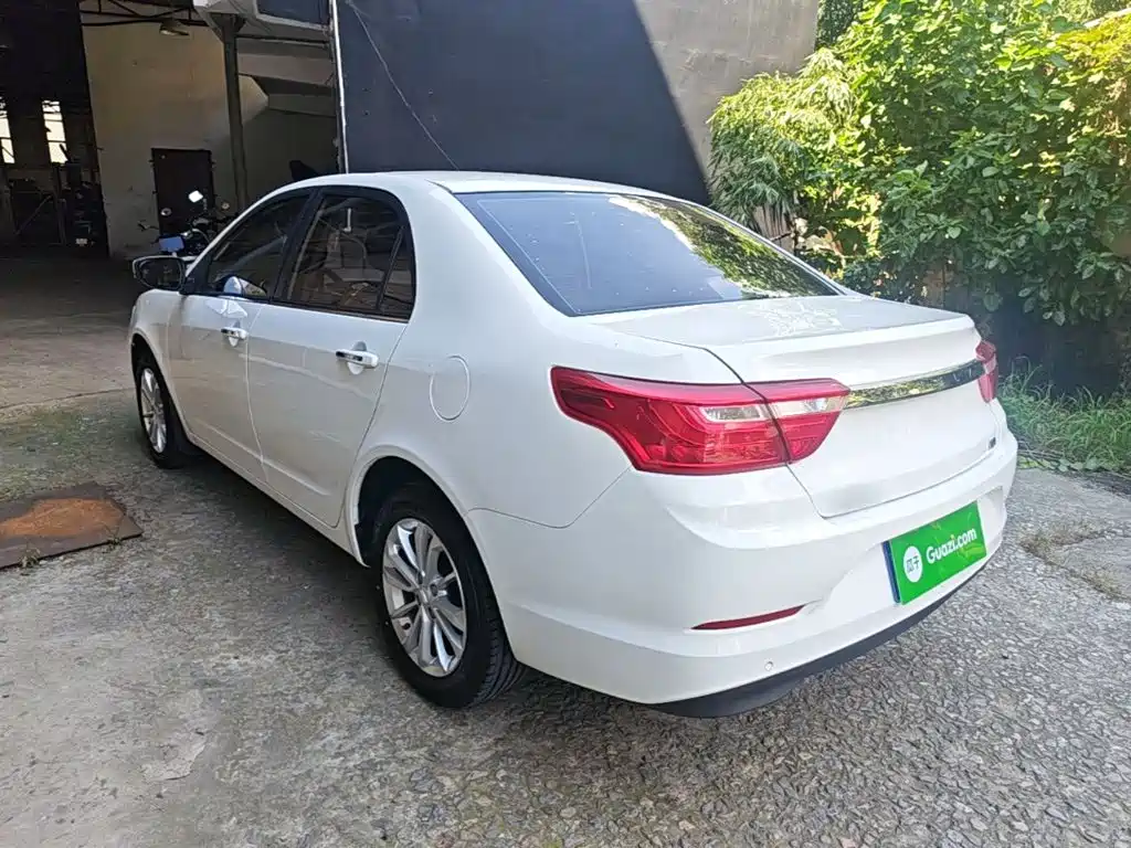 Фото 5 - Geely Vision