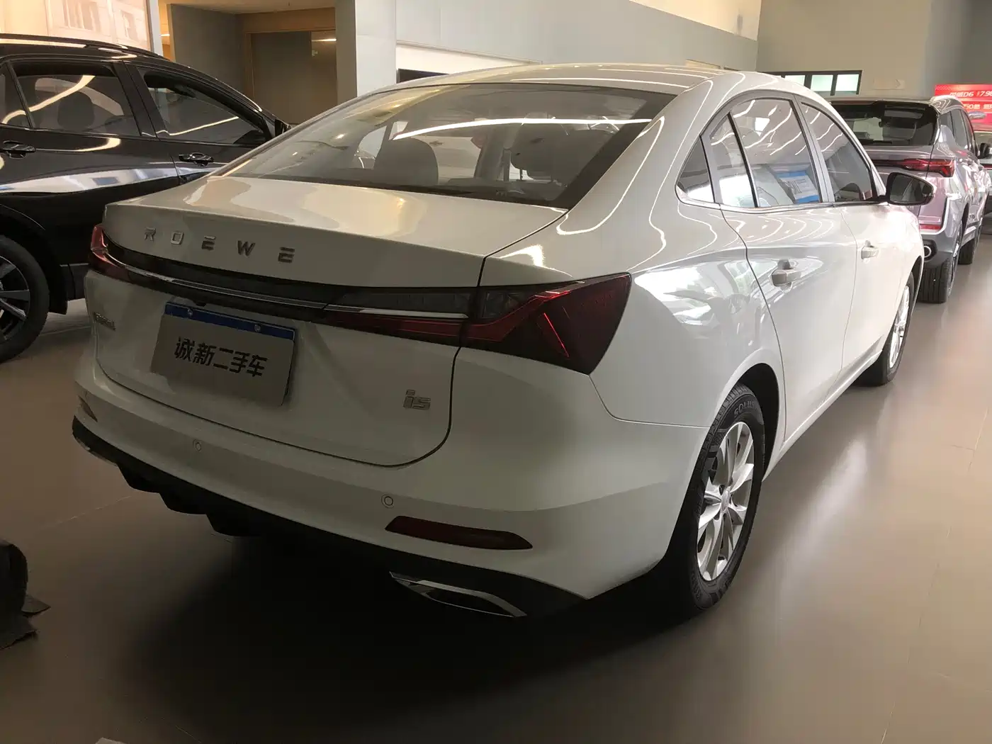 Фото 3 - Roewe i5