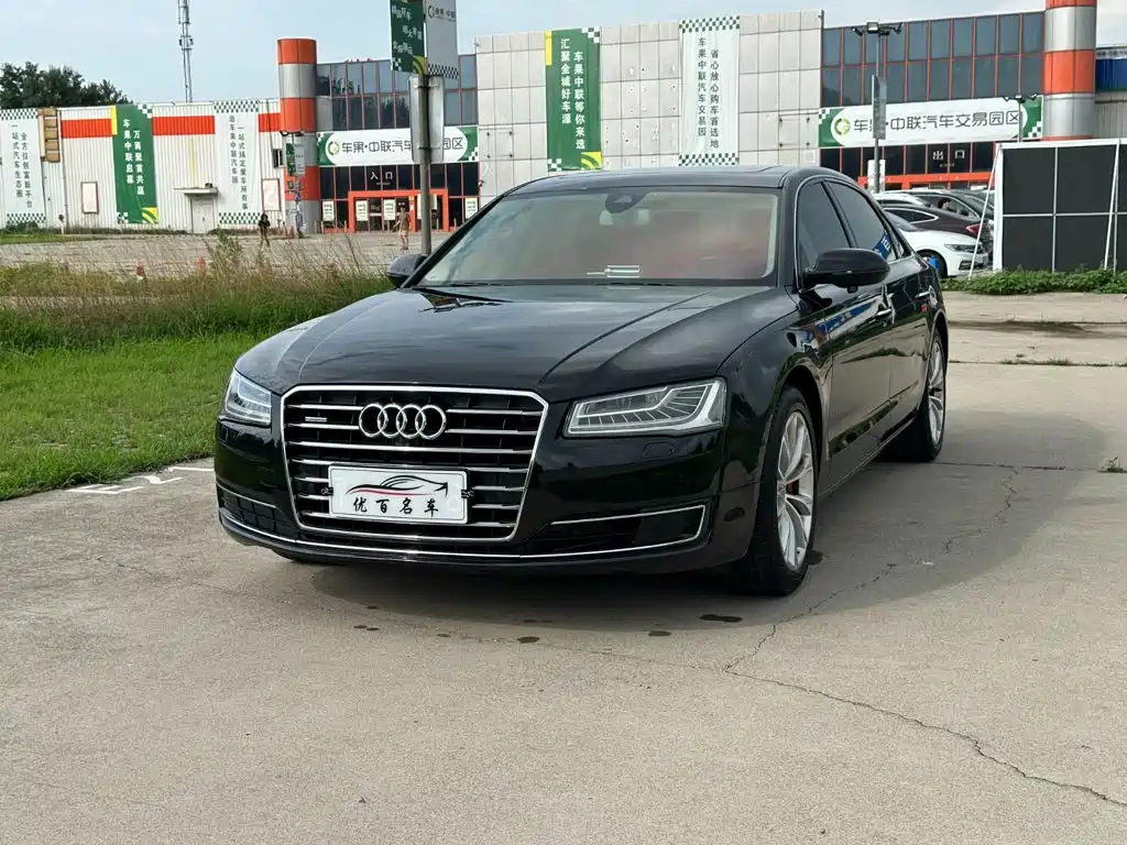 Фото 1 - Audi A8