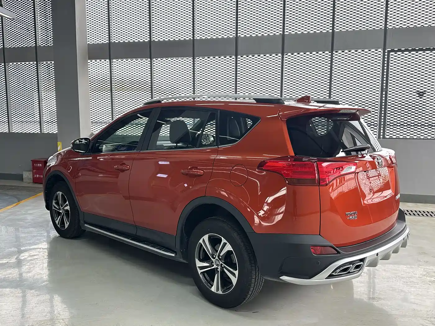 Toyota RAV4 Rongfang 2015 2.0L CVT 2WD Trend Edition фото 8