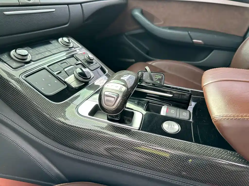 Фото 15 - Audi A8