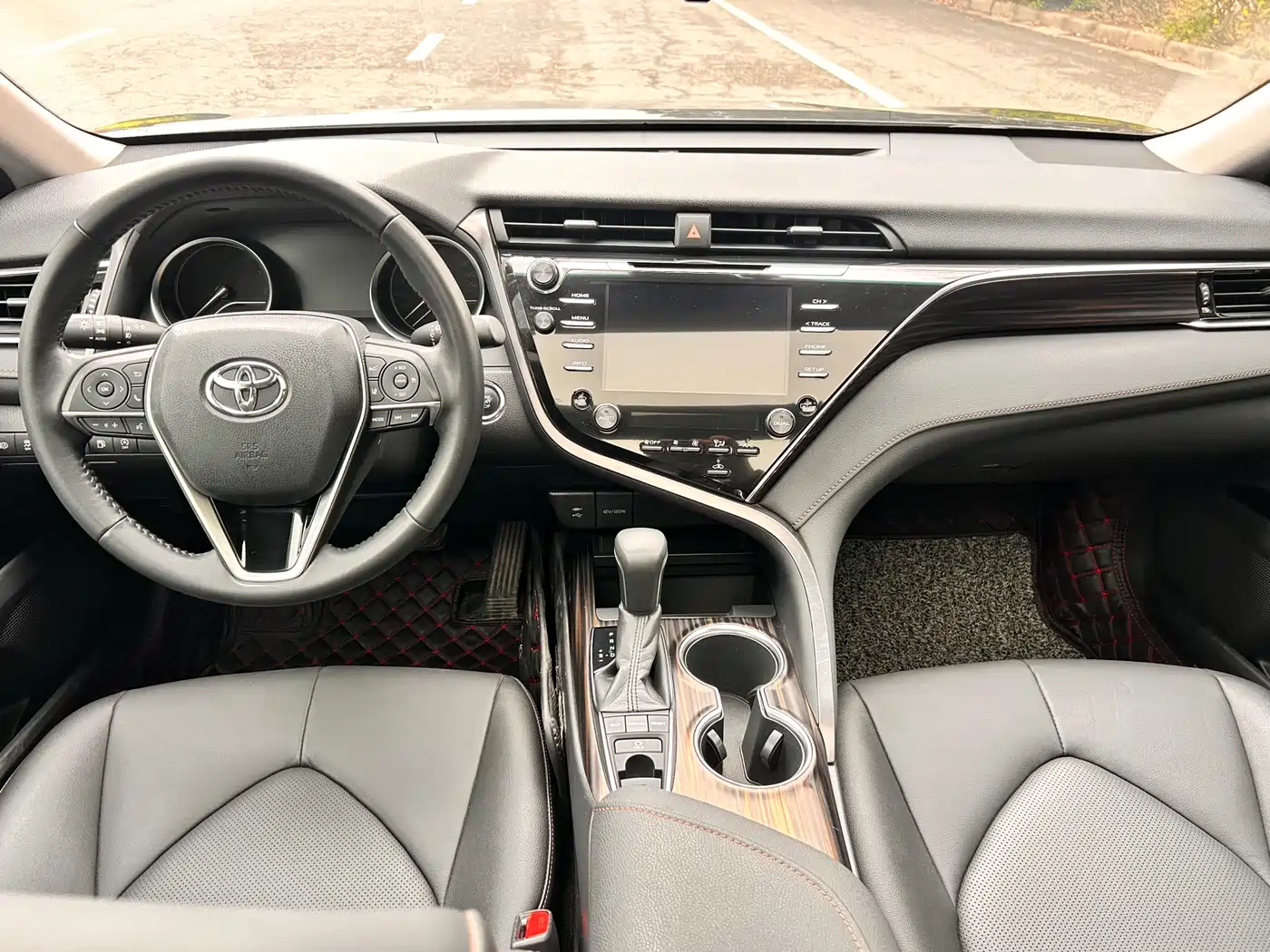 Toyota Camry 2018 2.5G Luxury Edition фото 10