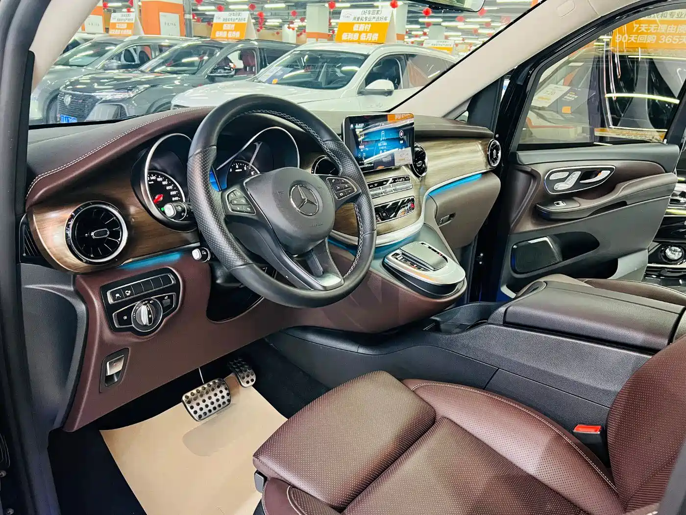 Mercedes-Benz V-Class 2022 V 260 L Long Wheelbase Luxury Edition фото 5