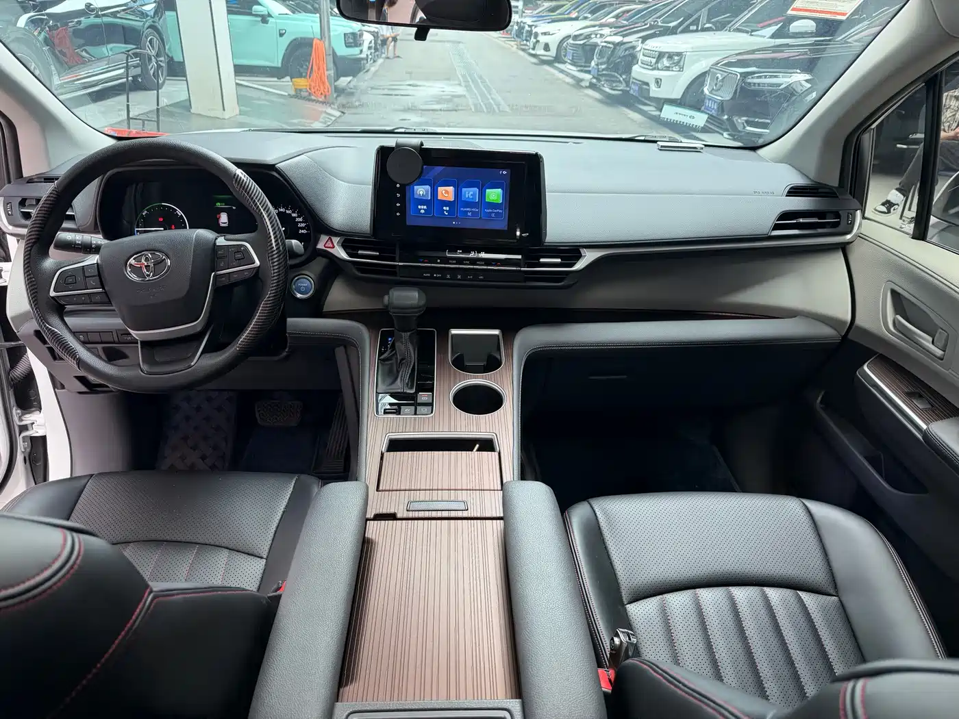 Toyota Sienna 2024 2.5L Hybrid Comfort Edition фото 9