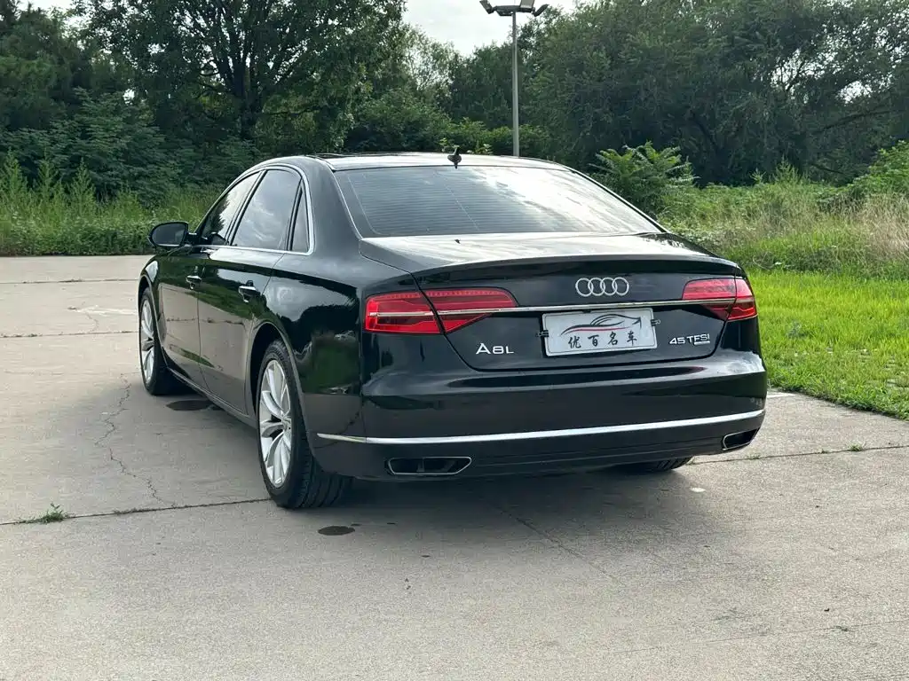 Фото 4 - Audi A8