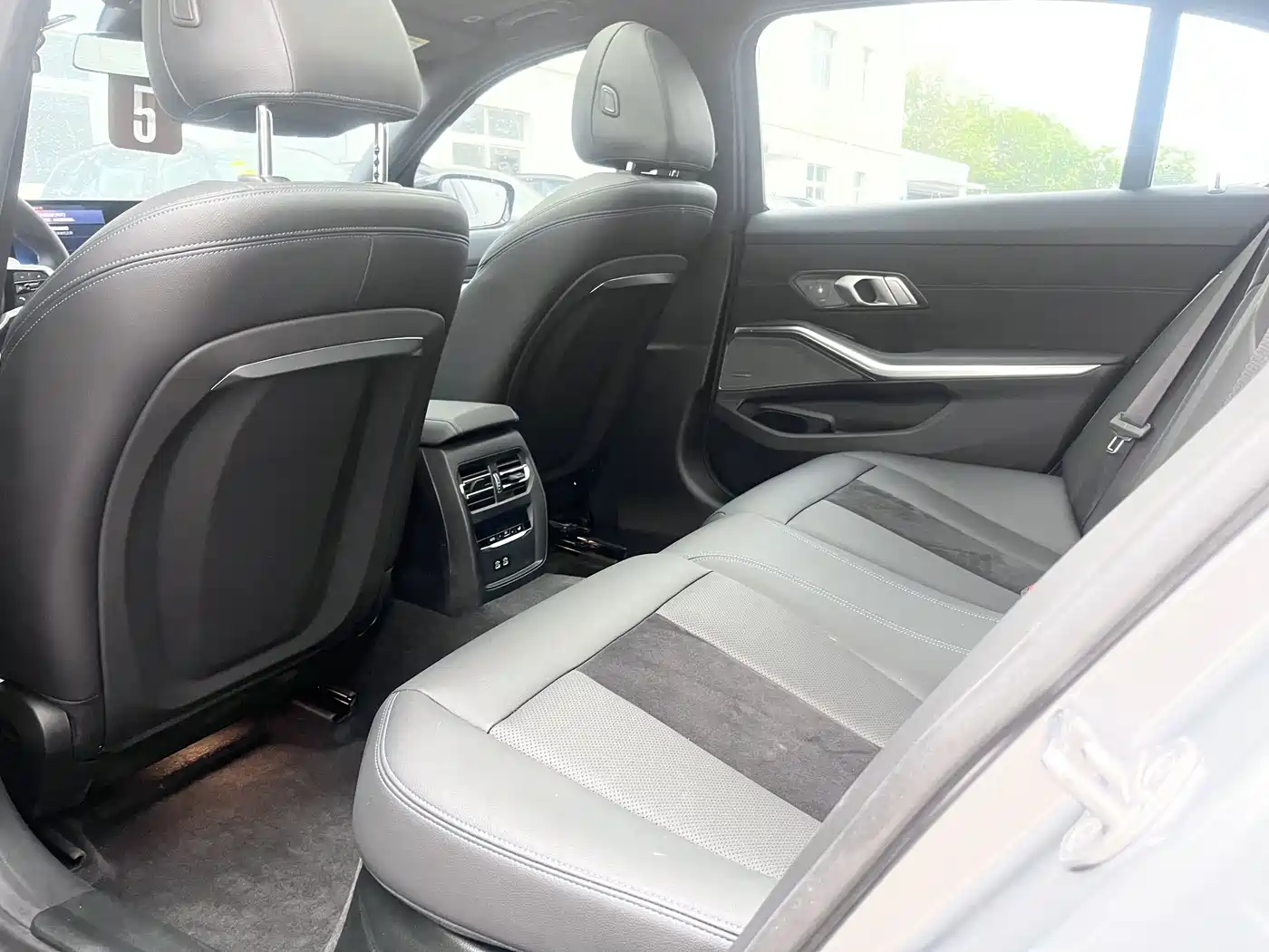 BMW 3 Series 2025 330Li 50th Anniversary Limited Edition фото 14