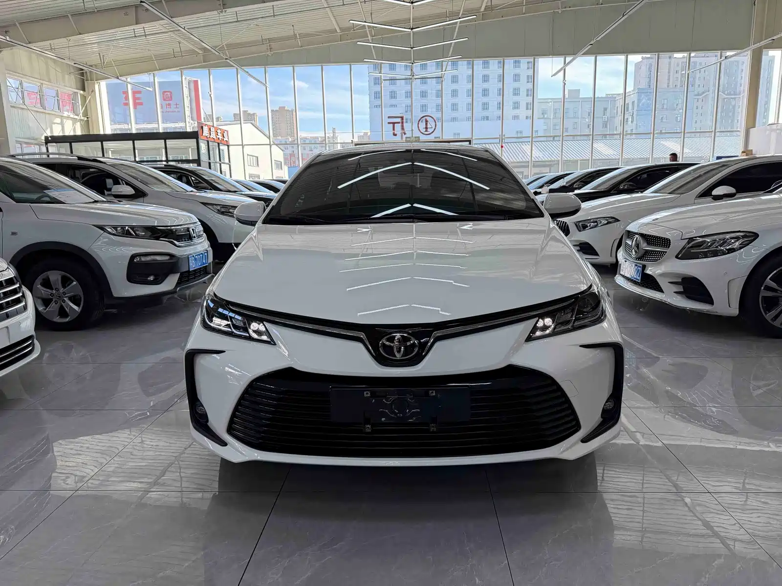 Фото 2 - Toyota Corolla