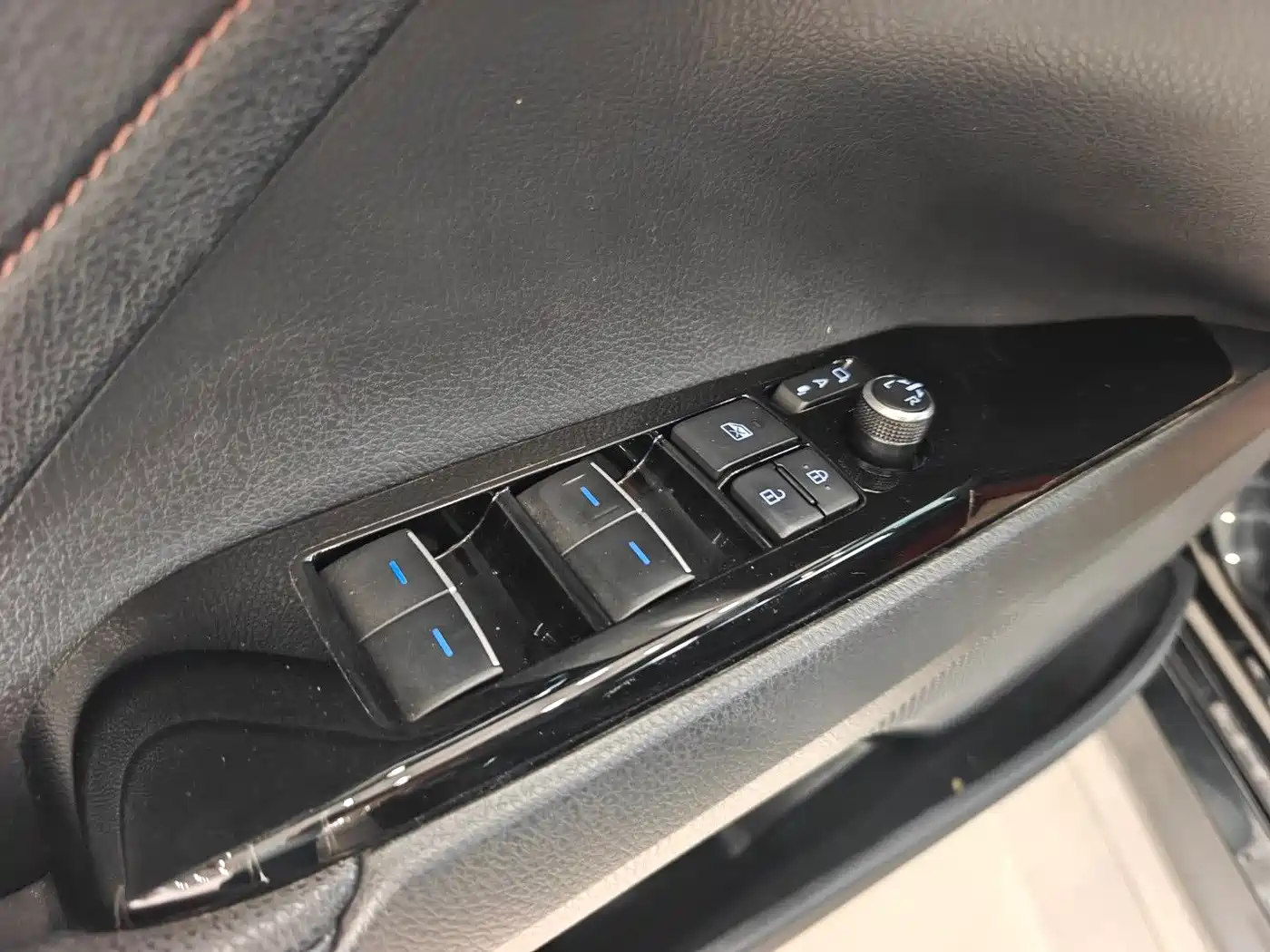 Toyota Camry 2021 2.5G Luxury Edition фото 11
