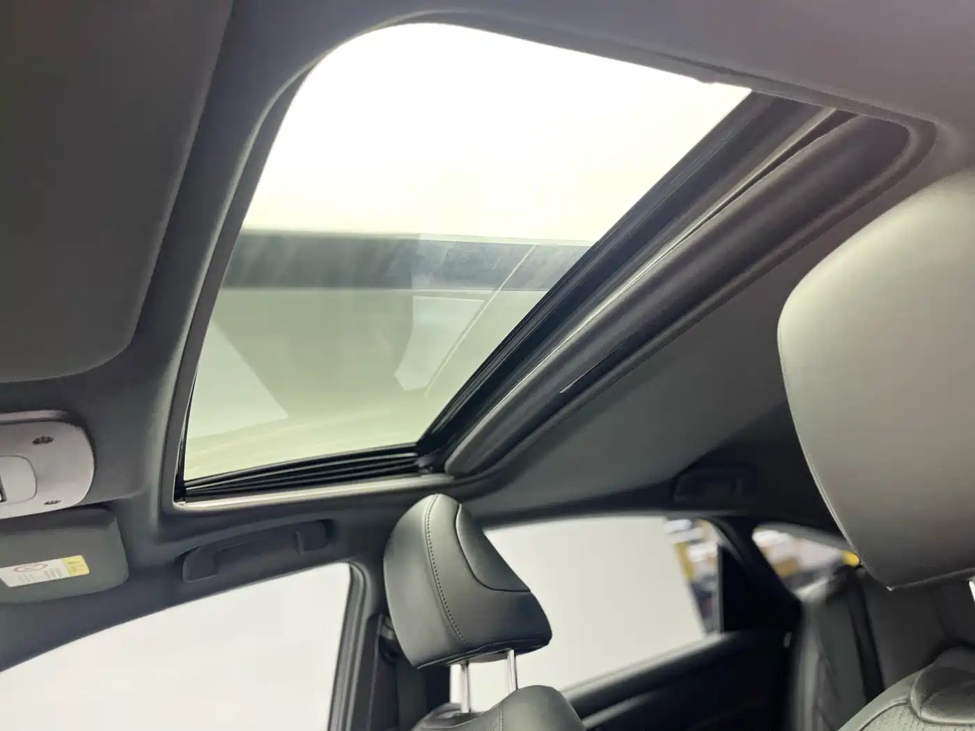 Toyota Avalon 2022 2.0L Luxury Edition фото 17