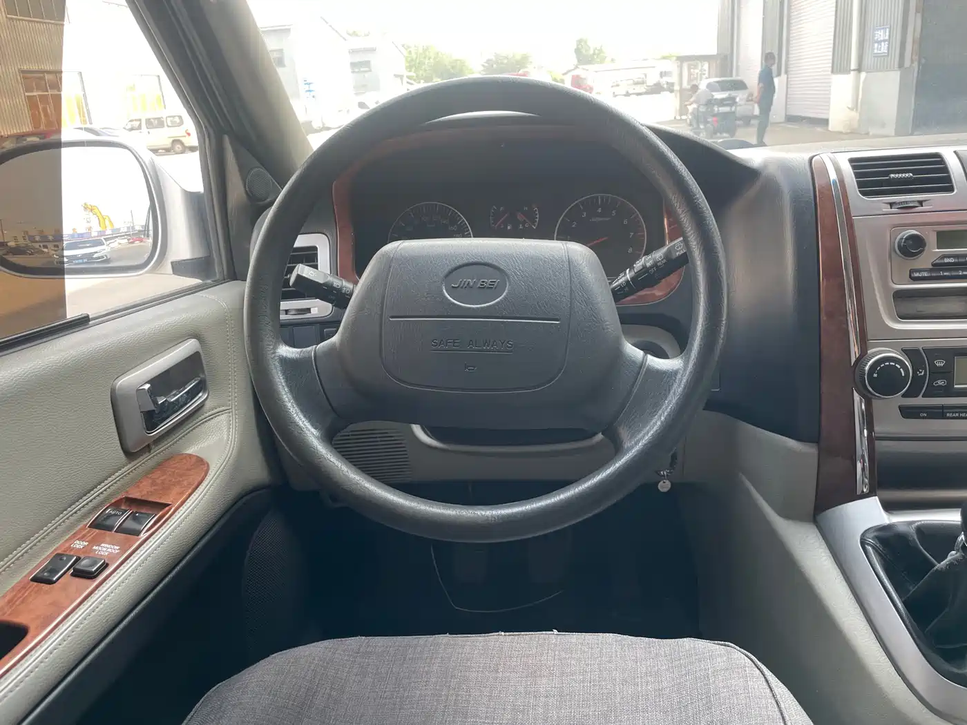Jinbei Grace 2017 2016 2.2L Classic Luxury Long Wheelbase 10-seater
