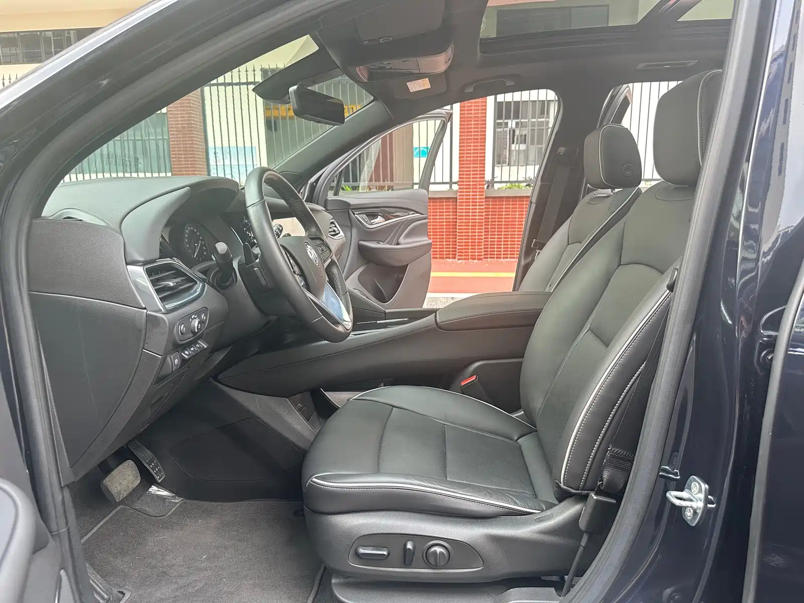 Photo 8 - Buick Enclave