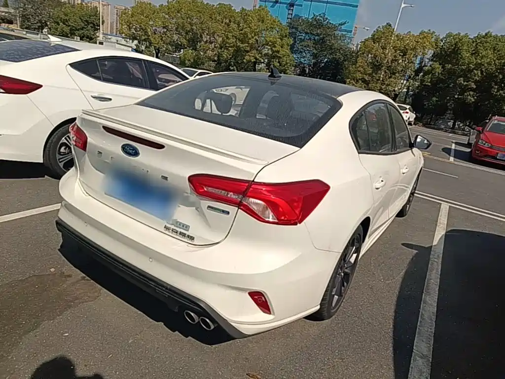 Фото 7 - Ford Focus