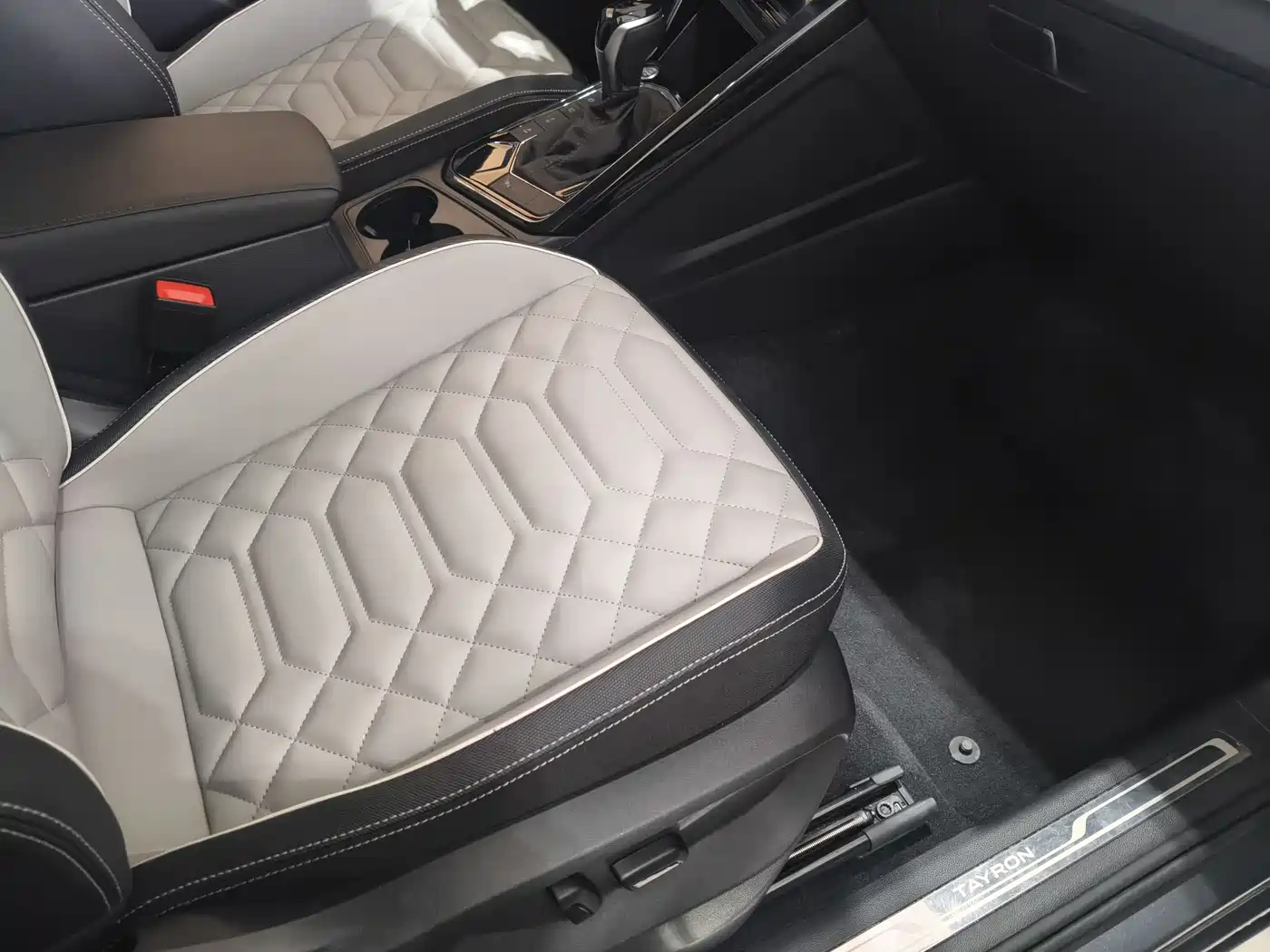 Volkswagen Tayron 2024 300TSI 2WD Luxury Plus Advanced фото 8