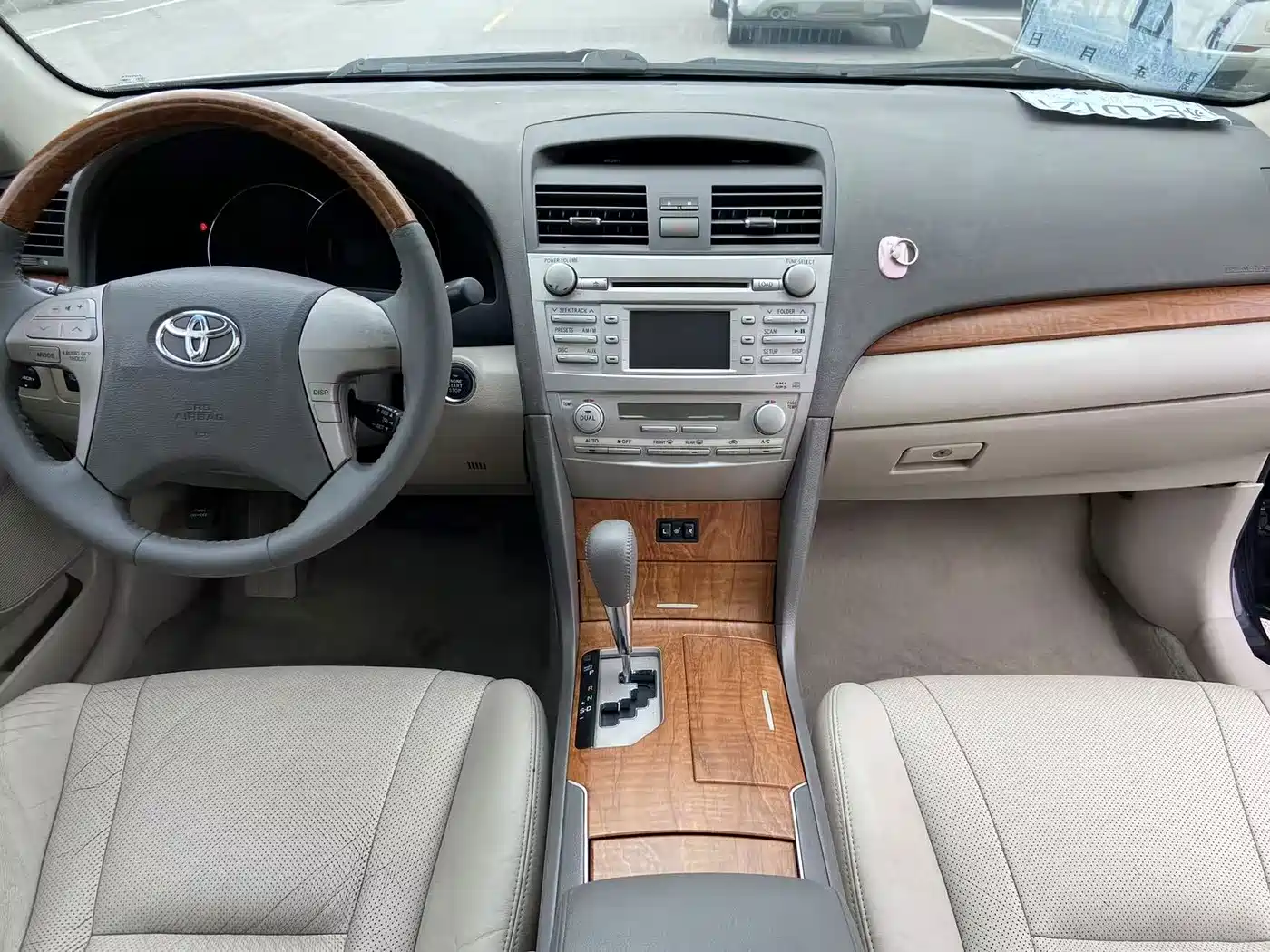 Фото 11 - Toyota Camry