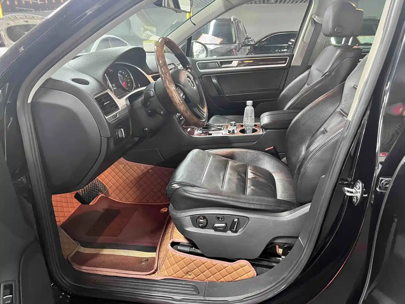 Фото 2 - Volkswagen Touareg