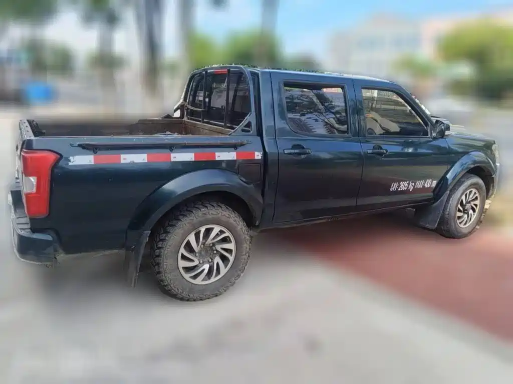 Dongfeng Ruiqi 2018 2017 Model 2.5T Diesel 4WD Standard ZD25T5