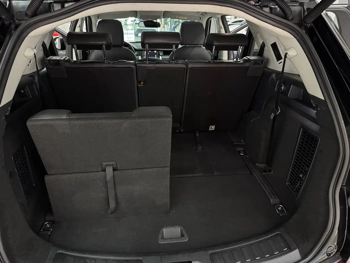 Land Rover Discovery Sport 2016 2.0T HSE фото 17