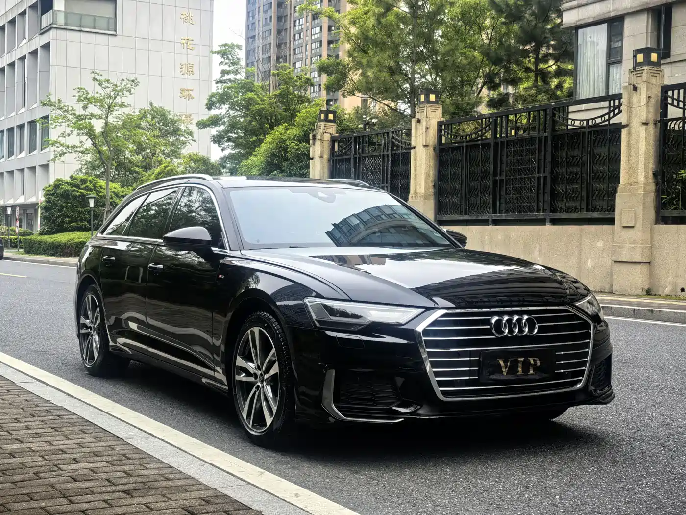 Audi A6 (Import) 2023 Avant Pioneer 40 TFSI Luxury Dynamic фото 3