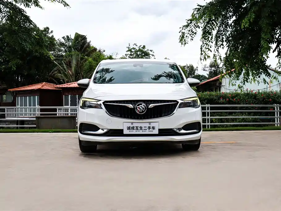 Buick GL6 2018 18T 6-Seater Premium фото 2