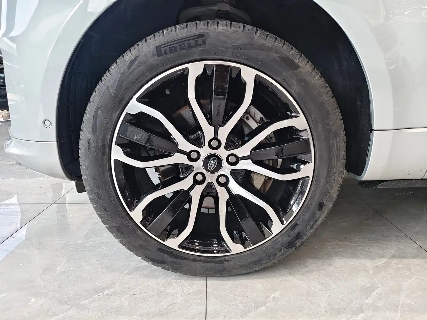 Land Rover Range Rover Sport 2022 3.0 L6 Gloss Black Edition фото 4
