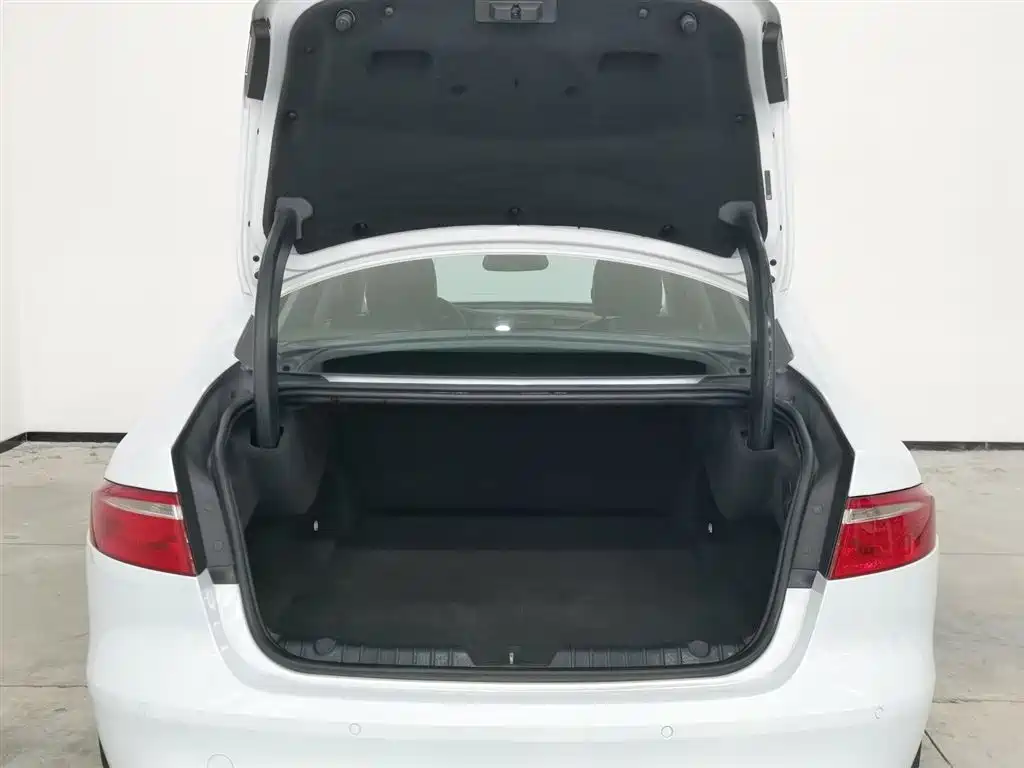 Jaguar XFL 2018 XFL 2.0T 200PS Elegance фото 16