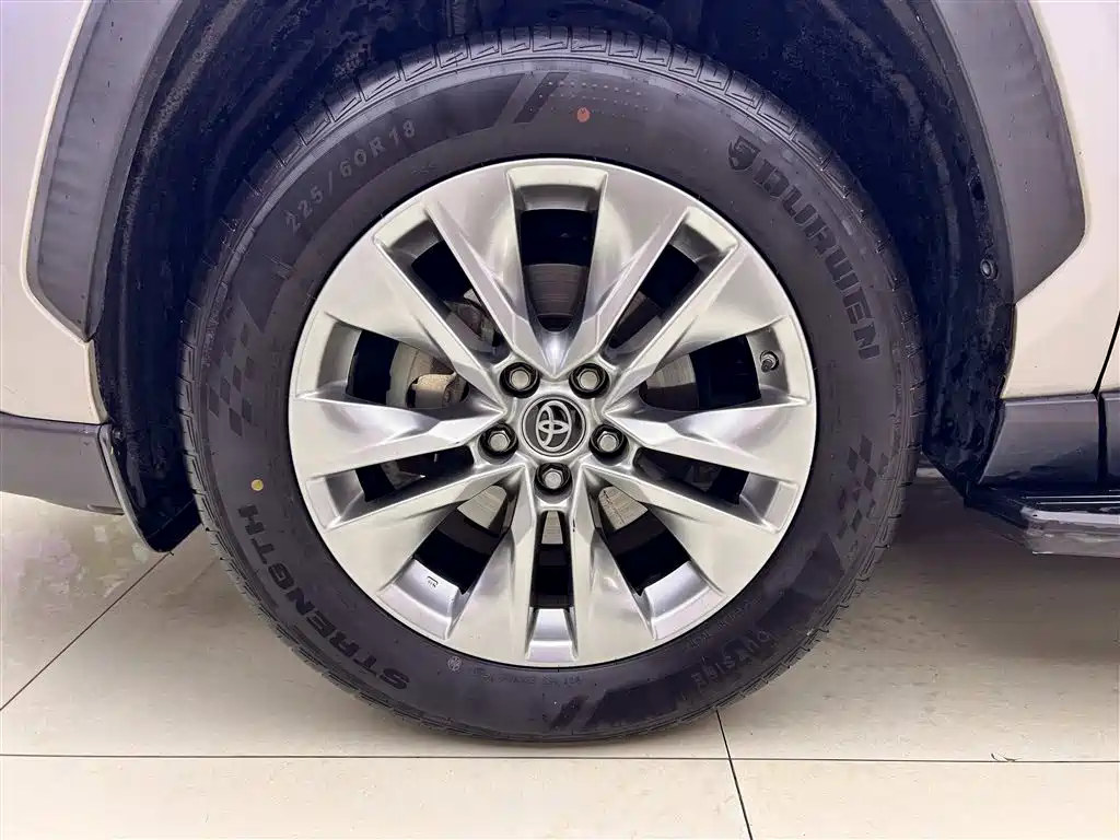 Toyota Wildlander 2020 Hybrid 2.5L E-CVT FWD Premium Edition фото 21
