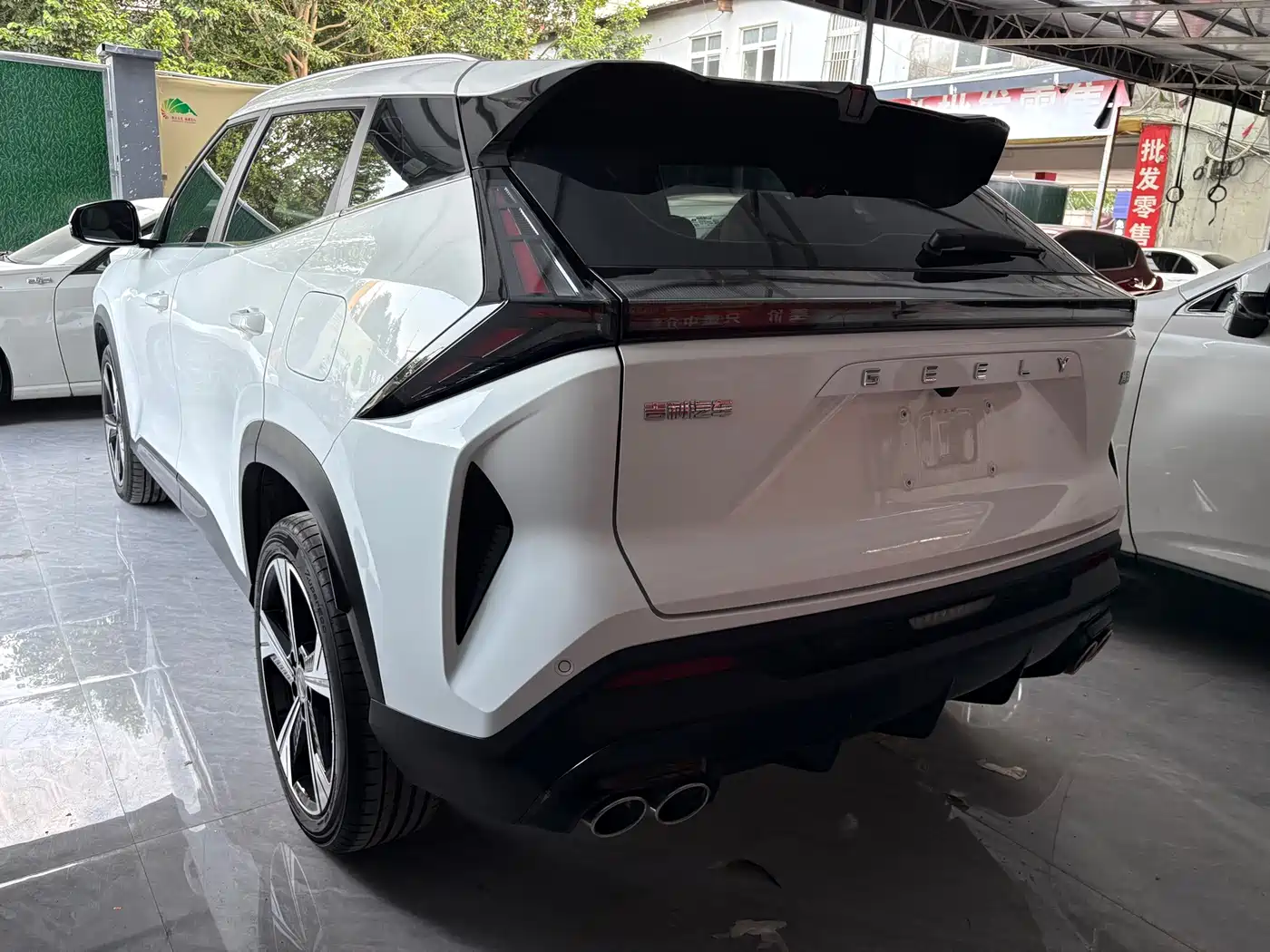 Photo 10 - Geely Atlas