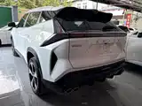 Фото 10 - Geely Atlas