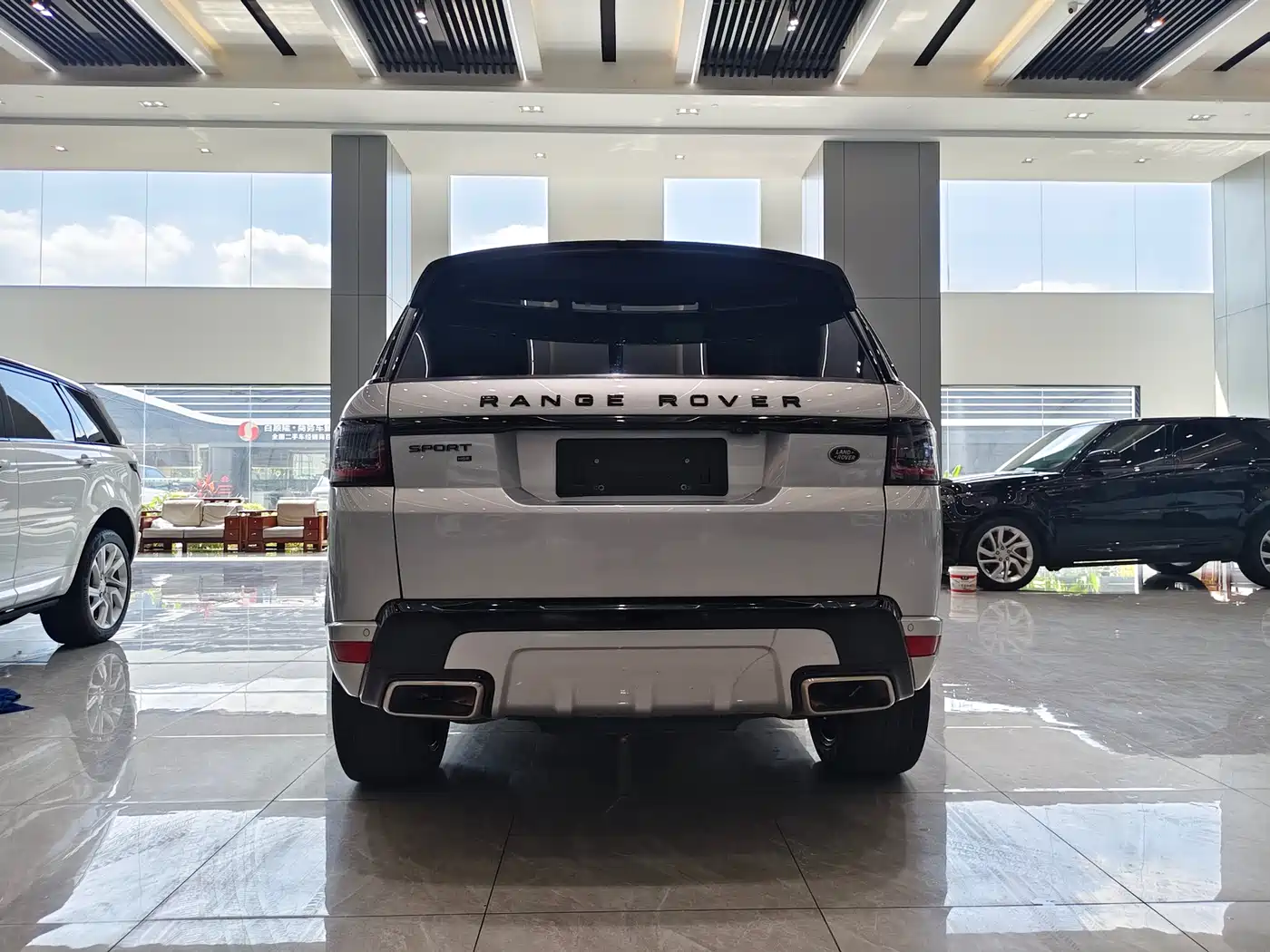 Land Rover Range Rover Sport 2022 3.0 L6 Gloss Black Edition фото 17