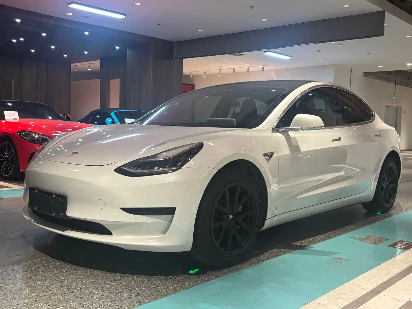 TESLA MODEL 3